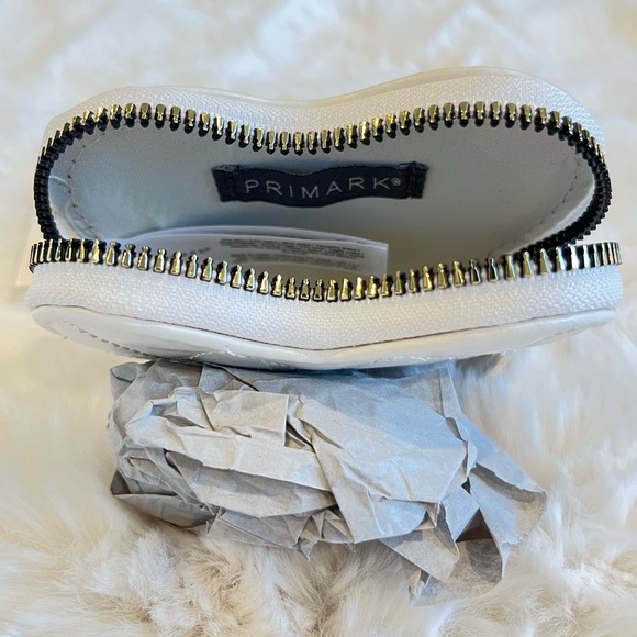 Primark Heart Shaped Zip Case - Picture 3 of 3